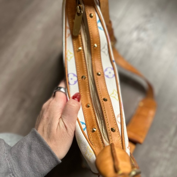 LOUIS VUITTON Monogram
Multicolor Boulogne shoulder bag - Picture 13 of 16